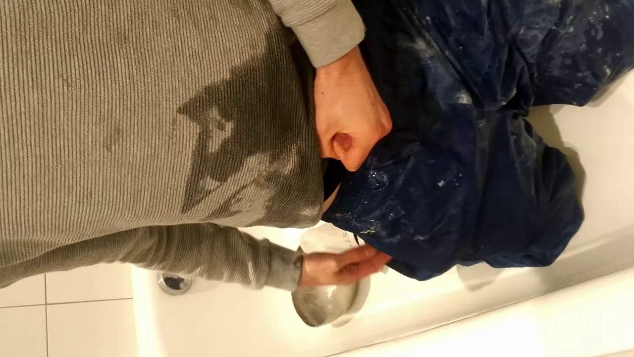 smear-my-tracksuit-with-glue-and-water_m